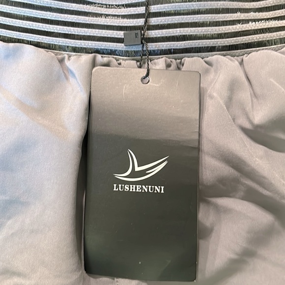 Women's Shorts LUSHENUNI Activewear Light Gray Shorts Size-L NWT - Picture 4 of 4